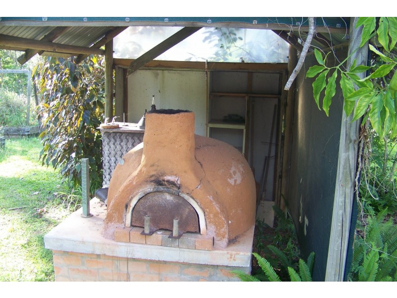 6-8 PINE AV, Lamb Island QLD 4184