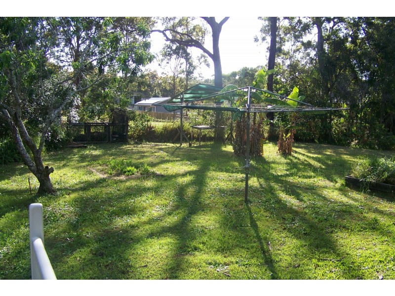 6-8 PINE AV, Lamb Island QLD 4184