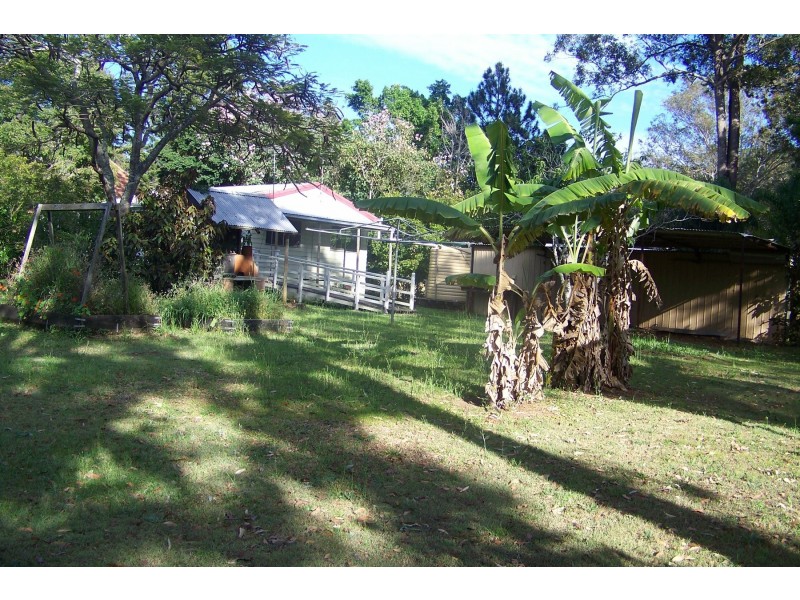 6-8 PINE AV, Lamb Island QLD 4184