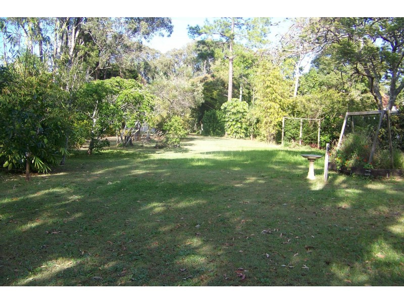 6-8 PINE AV, Lamb Island QLD 4184