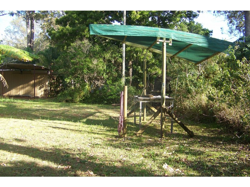 6-8 PINE AV, Lamb Island QLD 4184