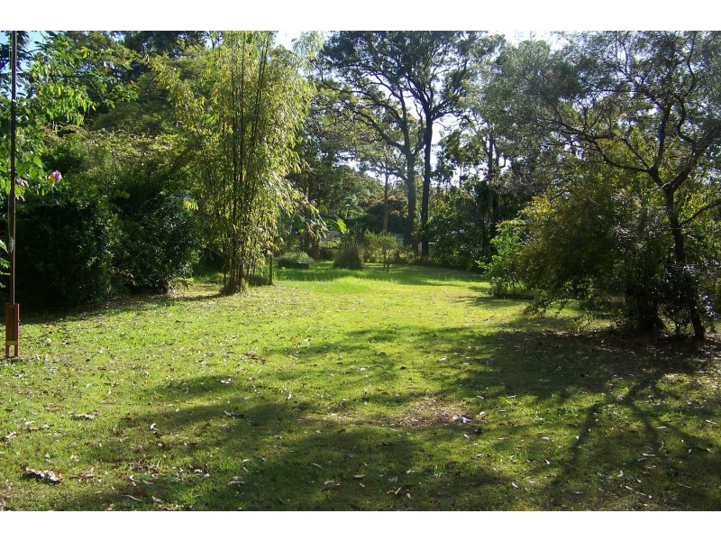 6-8 PINE AV, Lamb Island QLD 4184