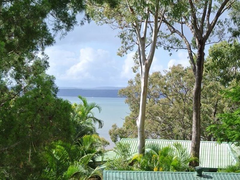 30 Cabriolet Crescent, Macleay Island QLD 4184