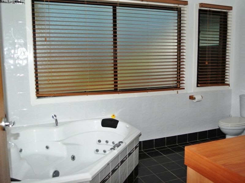 31 Coondooroopa Dve, Macleay Island QLD 4184