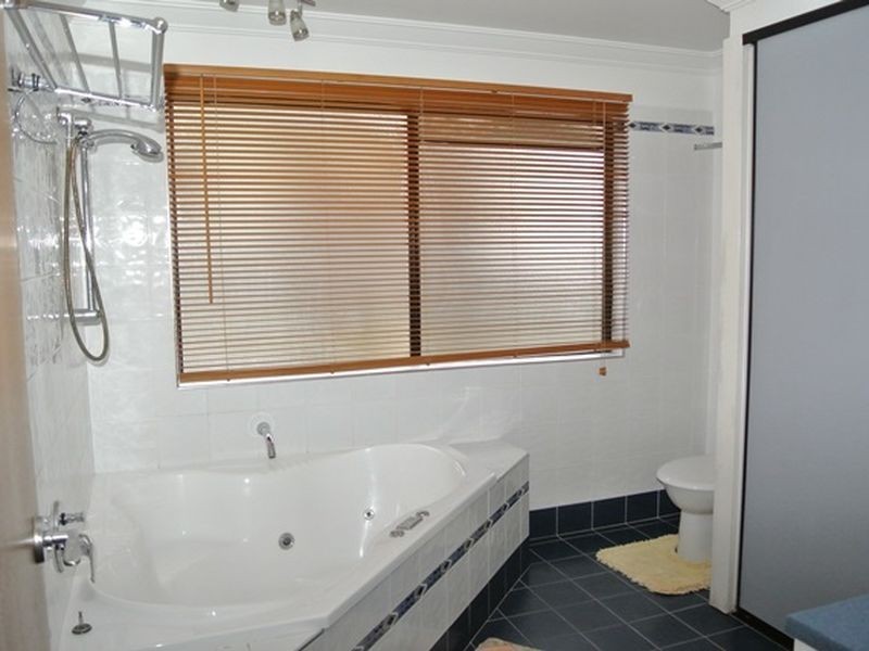 31 Coondooroopa Dve, Macleay Island QLD 4184