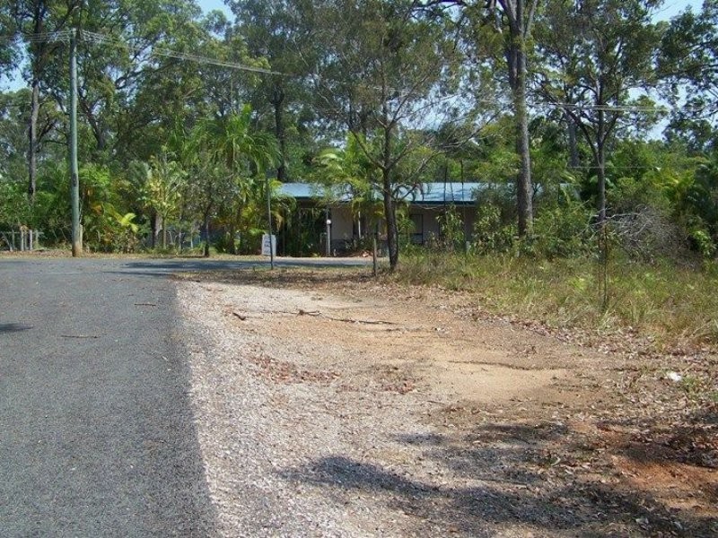 15 FLORA ST, Lamb Island QLD 4184