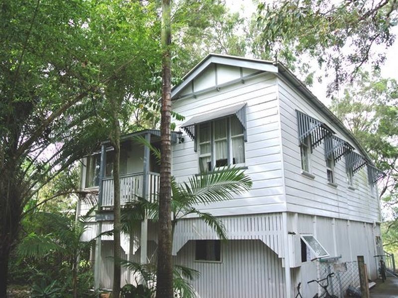2 Waterside Drive, Macleay Island QLD 4184