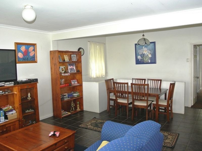 2 Waterside Drive, Macleay Island QLD 4184