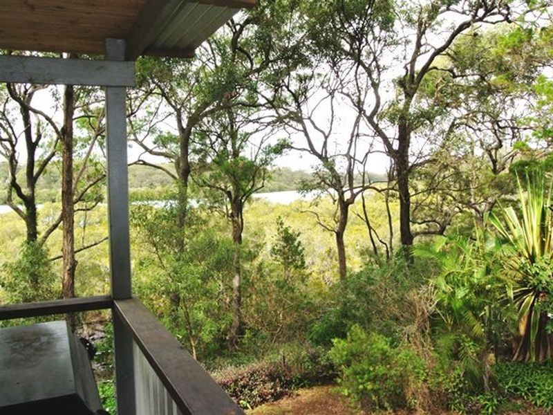 2 Waterside Drive, Macleay Island QLD 4184