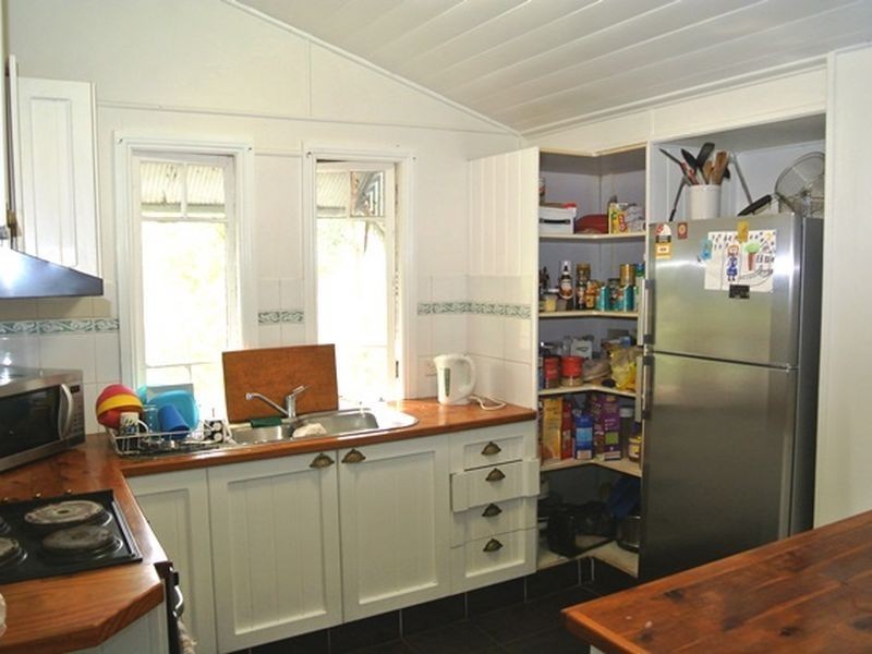 2 Waterside Drive, Macleay Island QLD 4184