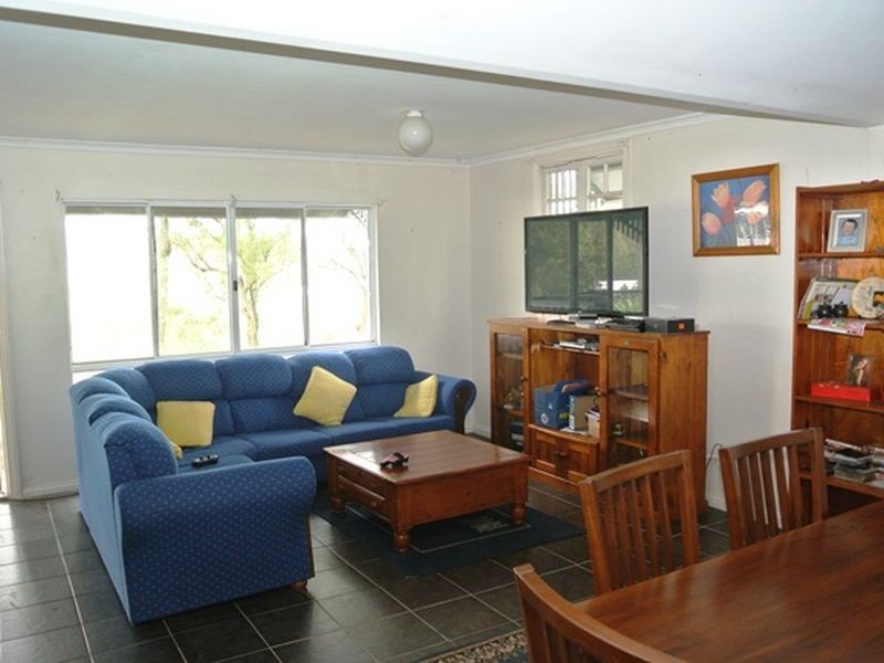 2 Waterside Drive, Macleay Island QLD 4184