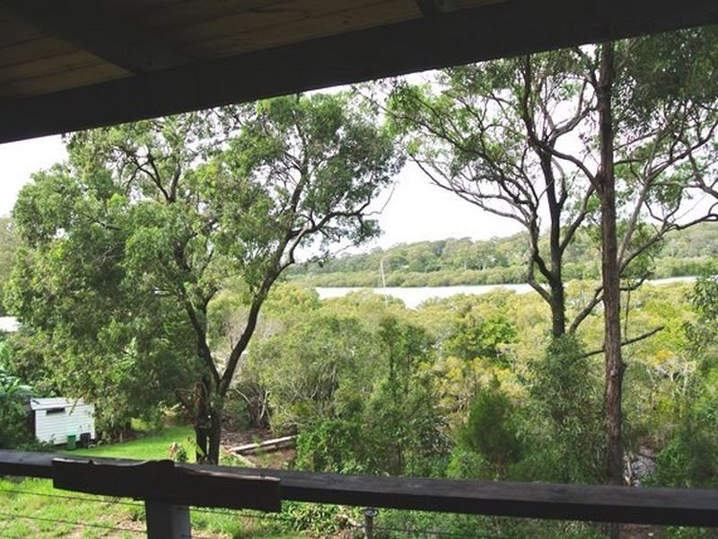 2 Waterside Drive, Macleay Island QLD 4184