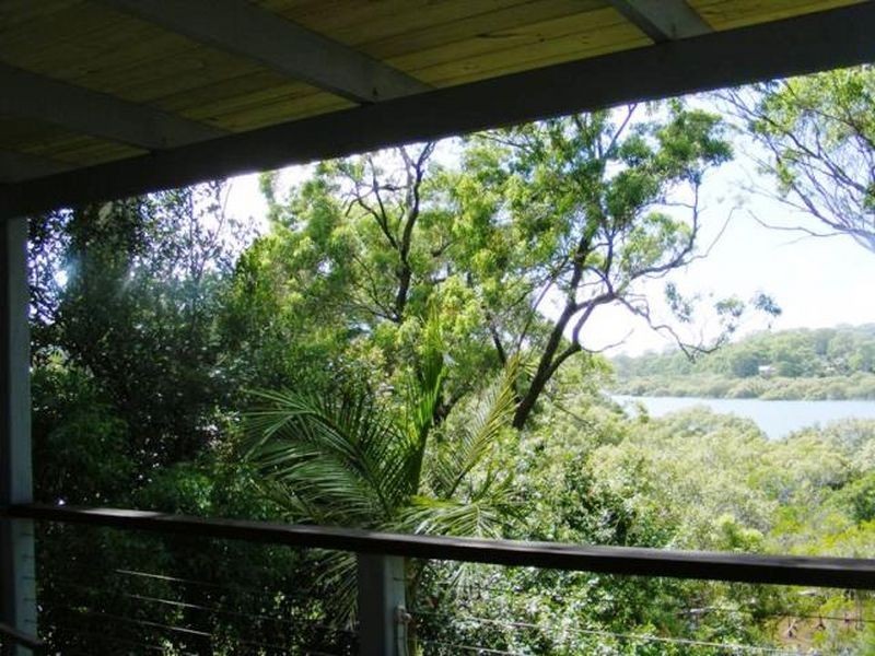 2 Waterside Drive, Macleay Island QLD 4184