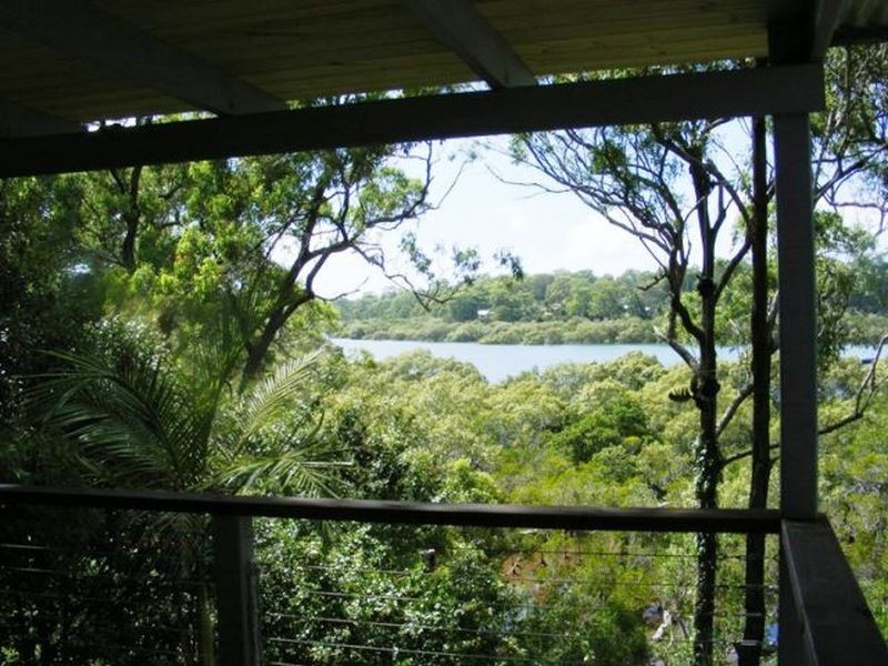 2 Waterside Drive, Macleay Island QLD 4184