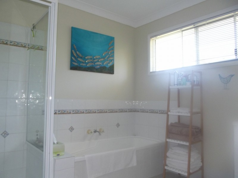 13 Benowa Street, Macleay Island QLD 4184