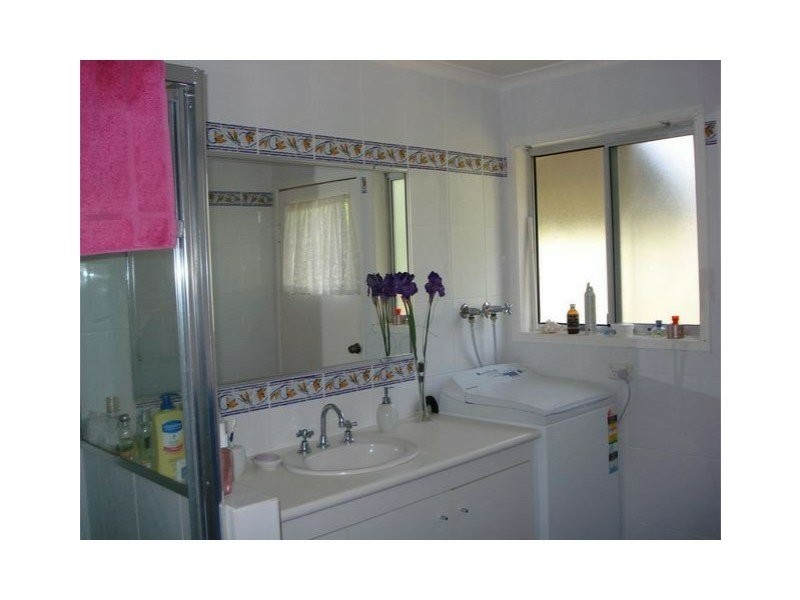 2 BOXWOOD AVE, Lamb Island QLD 4184