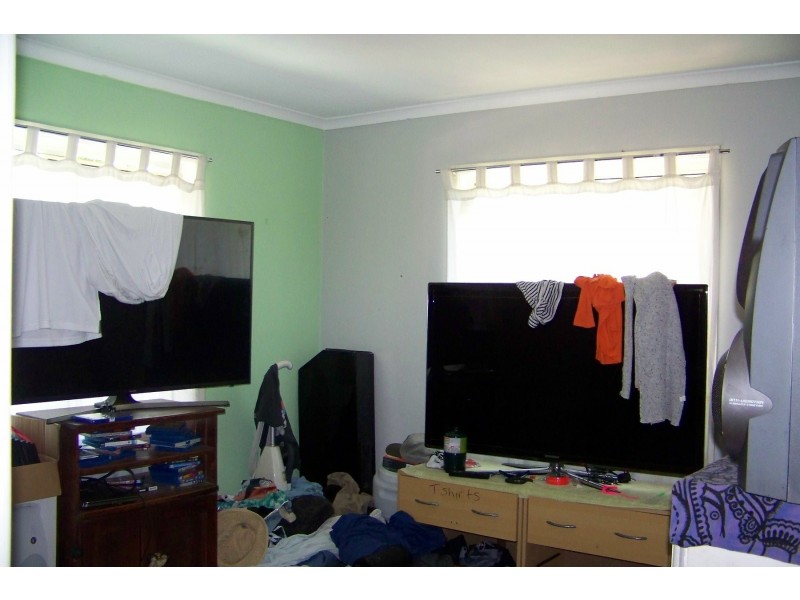 2 BOXWOOD AVE, Lamb Island QLD 4184