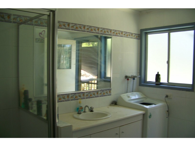 2 BOXWOOD AVE, Lamb Island QLD 4184