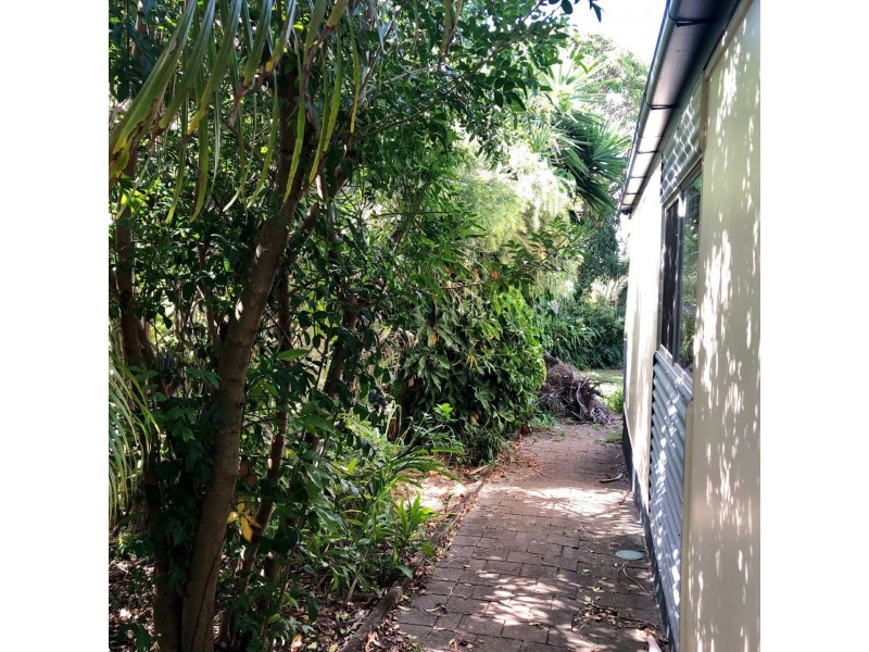 23 Scotts Road, Macleay Island QLD 4184