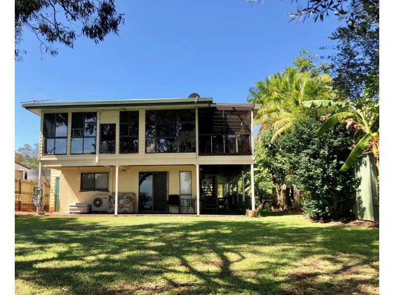 98 Western Road, Macleay Island QLD 4184