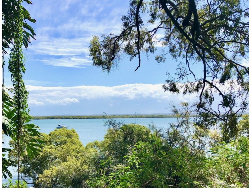98 Western Road, Macleay Island QLD 4184