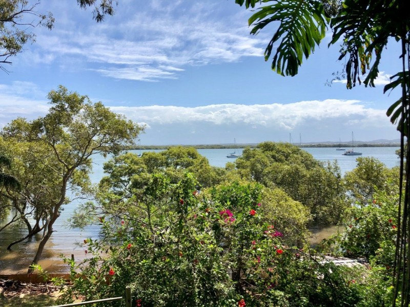 98 Western Road, Macleay Island QLD 4184