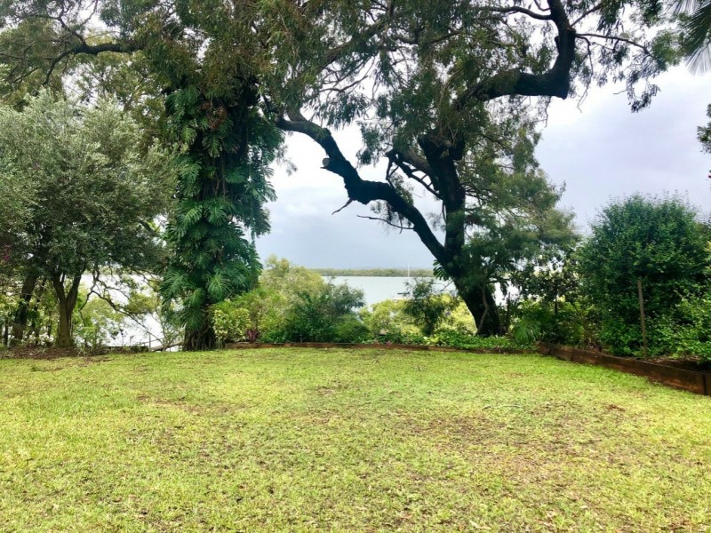 98 Western Road, Macleay Island QLD 4184