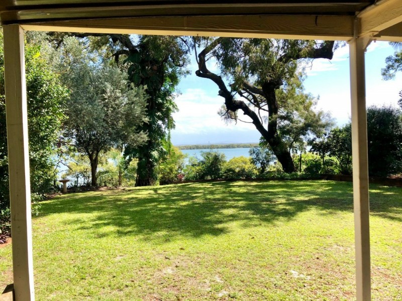 98 Western Road, Macleay Island QLD 4184