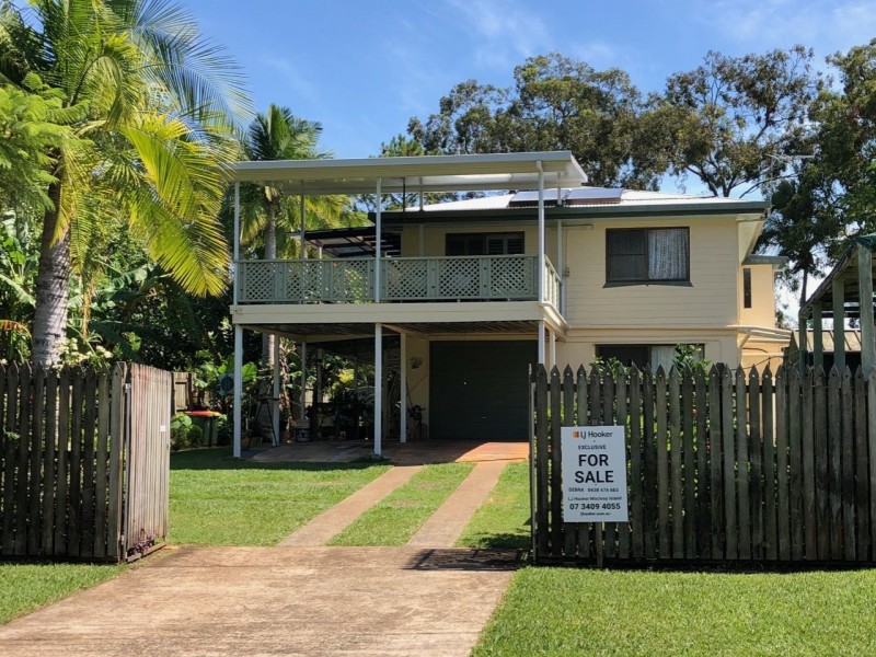 98 Western Road, Macleay Island QLD 4184