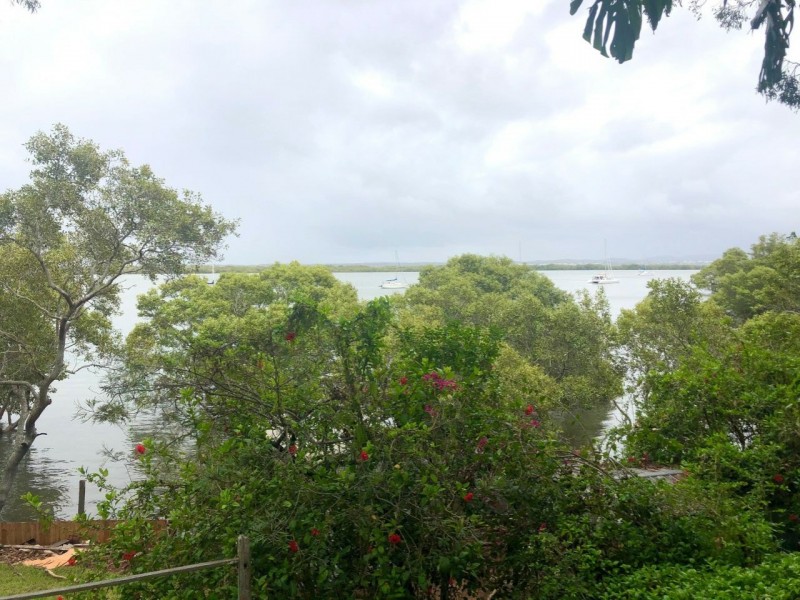 98 Western Road, Macleay Island QLD 4184