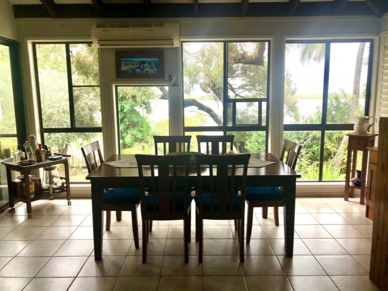 98 Western Road, Macleay Island QLD 4184