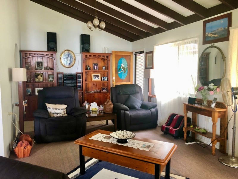 98 Western Road, Macleay Island QLD 4184