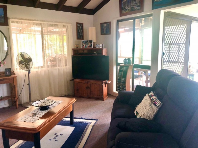 98 Western Road, Macleay Island QLD 4184