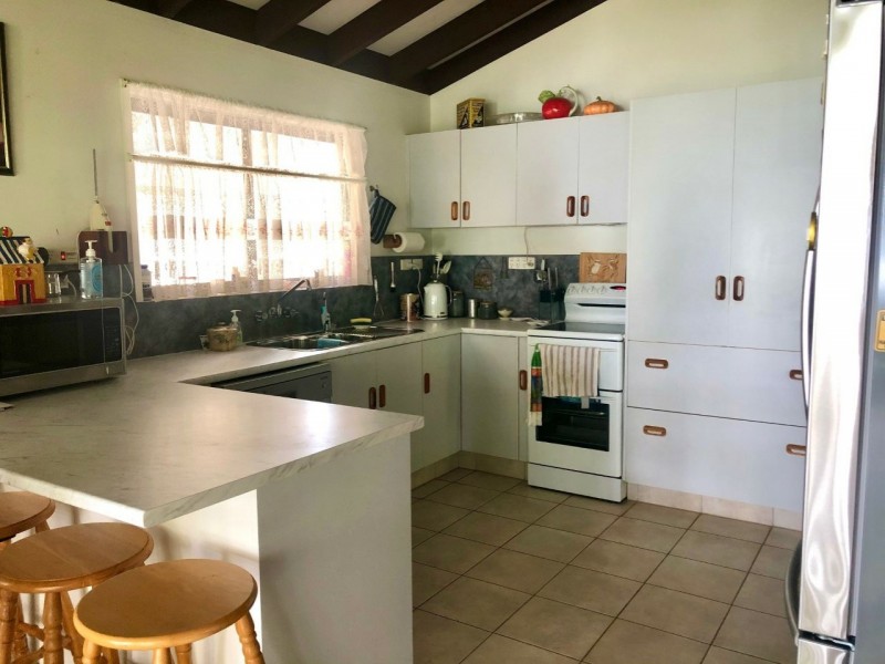 98 Western Road, Macleay Island QLD 4184