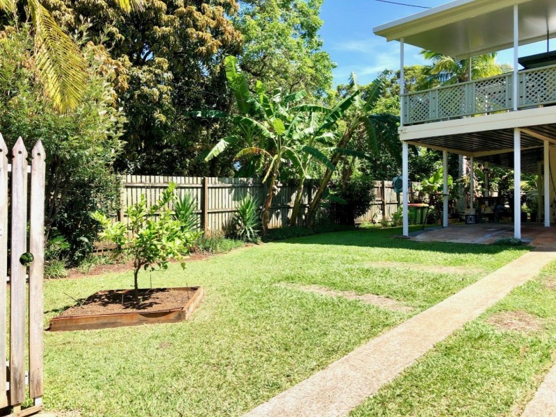 98 Western Road, Macleay Island QLD 4184