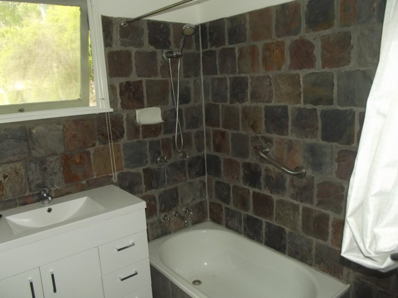 1 Western Road, Macleay Island QLD 4184