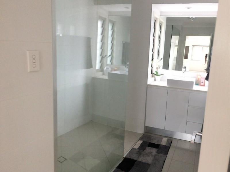 105 Broadwater Terrace, Redland Bay QLD 4165