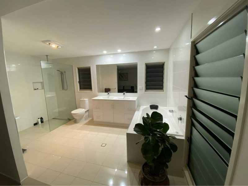 105 Broadwater Terrace, Redland Bay QLD 4165