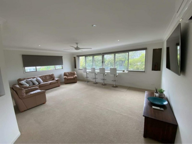 105 Broadwater Terrace, Redland Bay QLD 4165