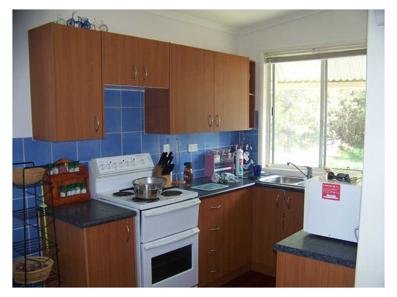 42 Morwong Street (FULLY FURNISHE, Macleay Island QLD 4184