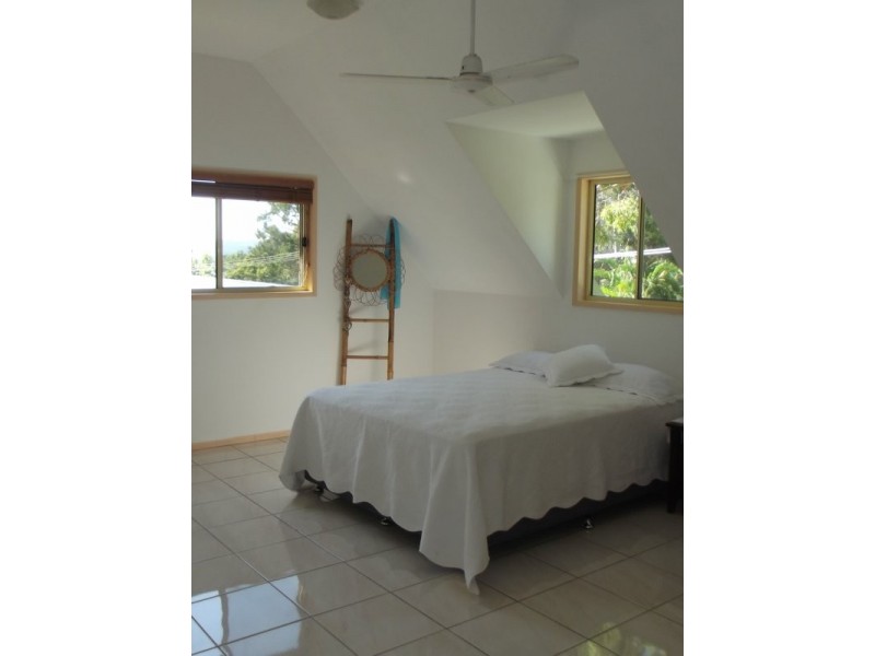 29 Cabriolet Crescent, Macleay Island QLD 4184