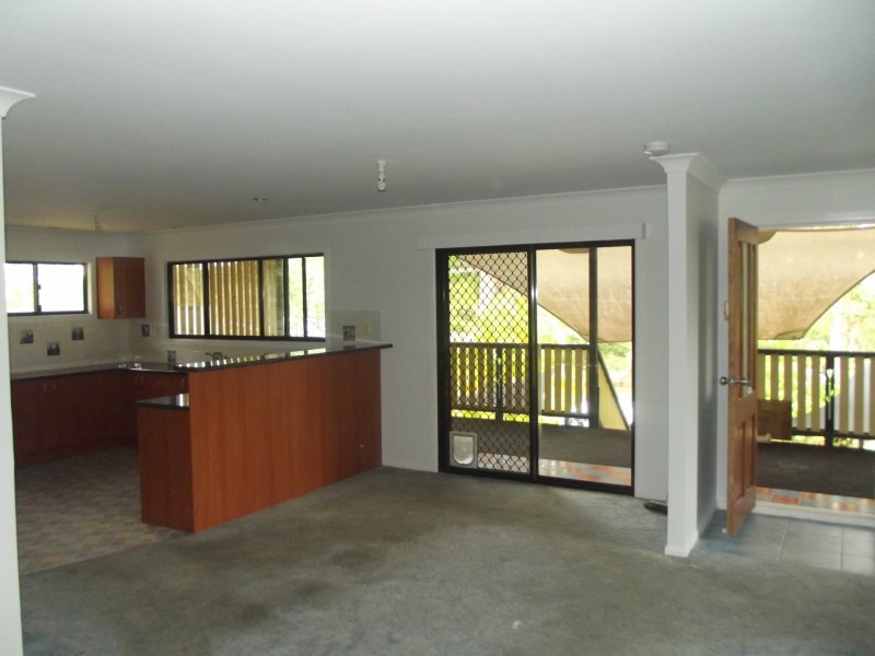 10 Curlew Street, Macleay Island QLD 4184