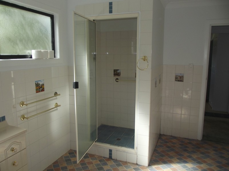 10 Curlew Street, Macleay Island QLD 4184