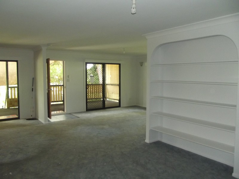 10 Curlew Street, Macleay Island QLD 4184