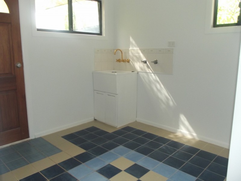 10 Curlew Street, Macleay Island QLD 4184