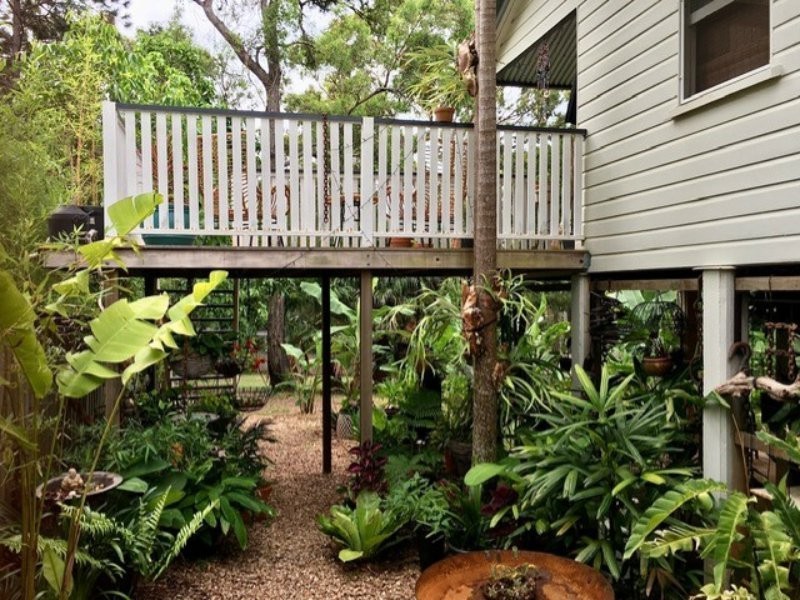 4 PEACE ST, Lamb Island QLD 4184