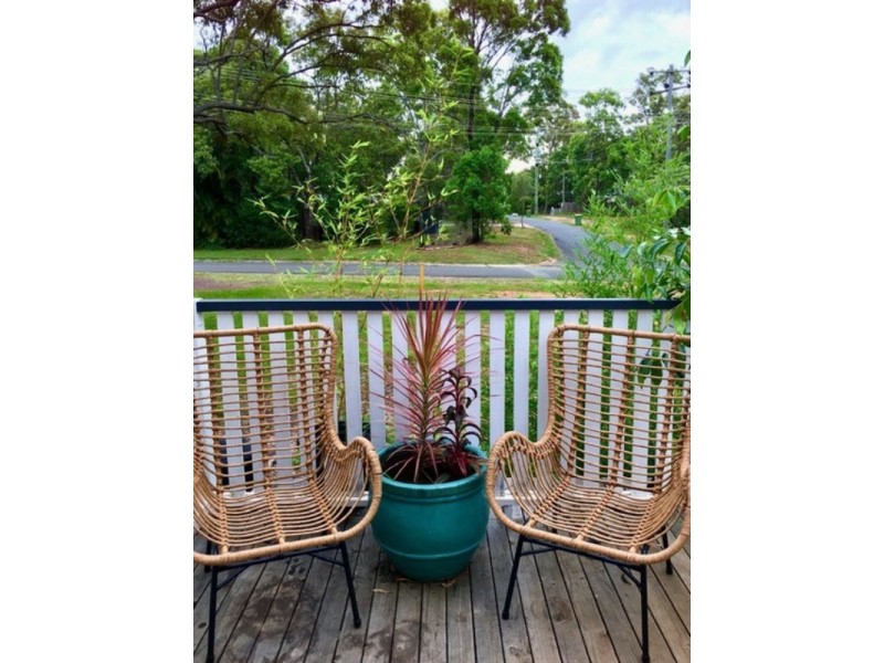 4 PEACE ST, Lamb Island QLD 4184