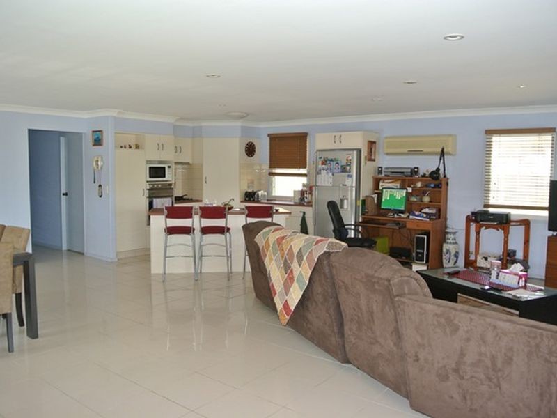 14 Whiting Street, Macleay Island QLD 4184