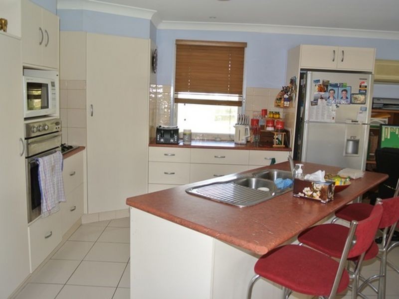 14 Whiting Street, Macleay Island QLD 4184