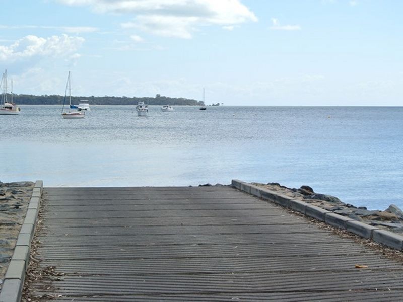 14 Whiting Street, Macleay Island QLD 4184